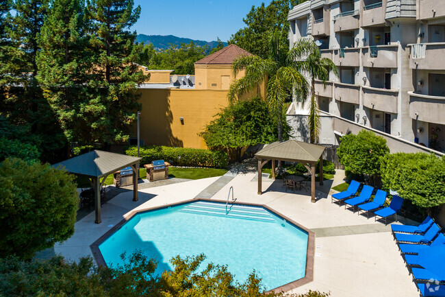 Piscina - Park Regency Apartments