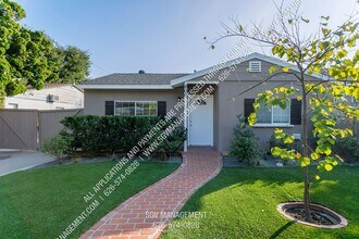 Building Photo - 806 W Walnut Ave