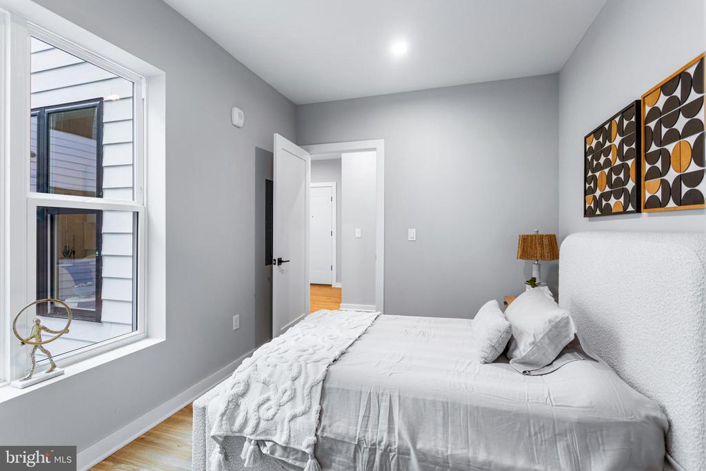 Foto principal - 1358 Florida Ave NE