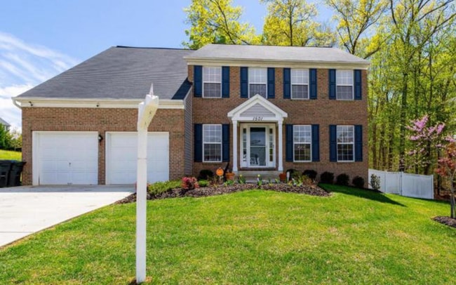 Building Photo - 1501 Fallsgrove Ln