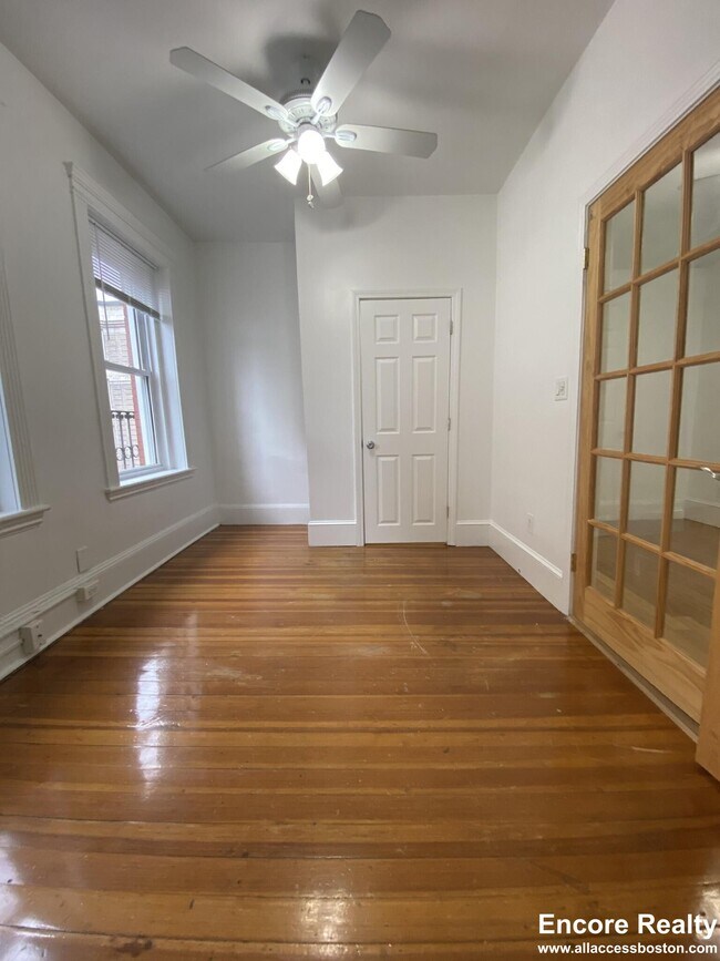 Building Photo - 64 Hemenway St
