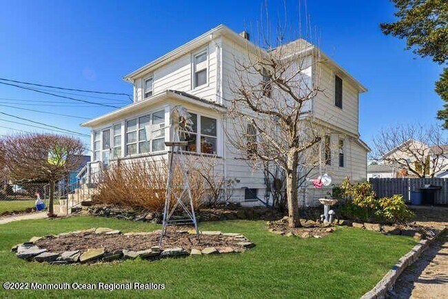 Foto del edificio - 1208 Maplewood Rd