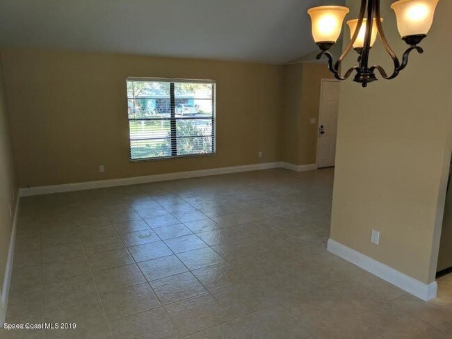 Foto del edificio - 1271 Jenkin Ave NE
