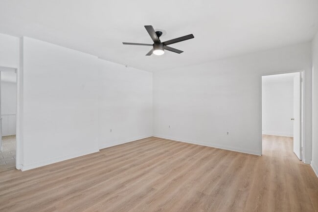 Building Photo - Stunning 3 bedroom home in East Pittsburgh available now!