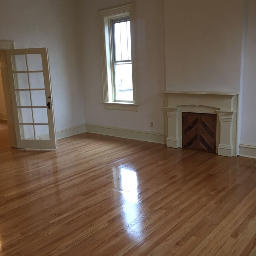 Primary Photo - 125 East Saint Louis St