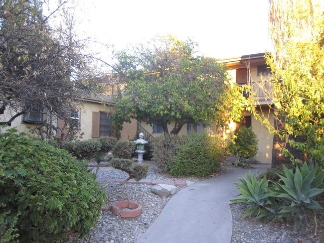 Building Photo - 8252 Hazeltine Ave