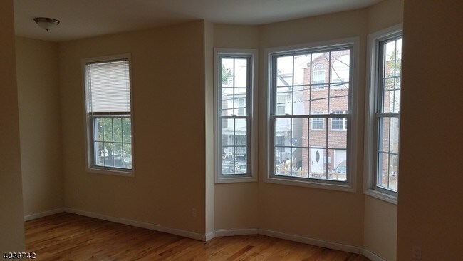 Building Photo - 141 Ege Ave