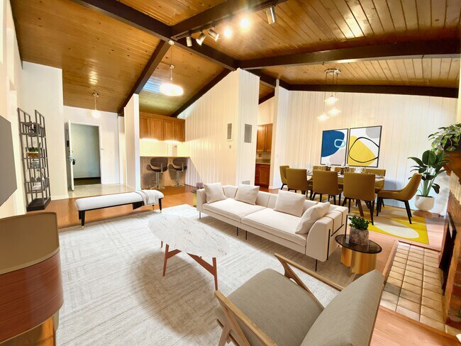 Building Photo - 6405 Green Valley Cir