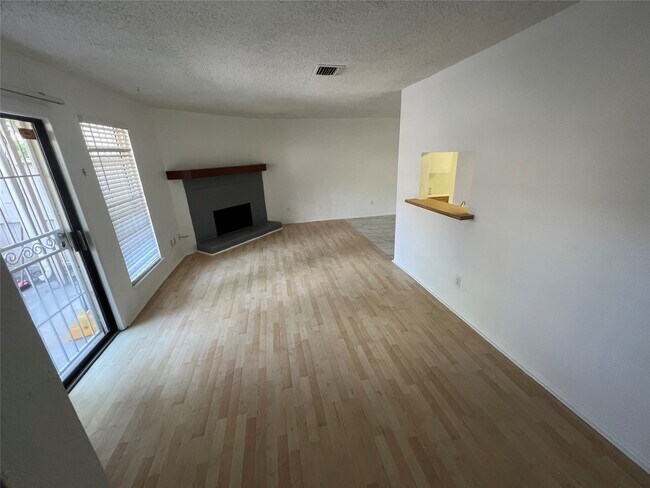 Foto del edificio - 9471 Pagewood Ln