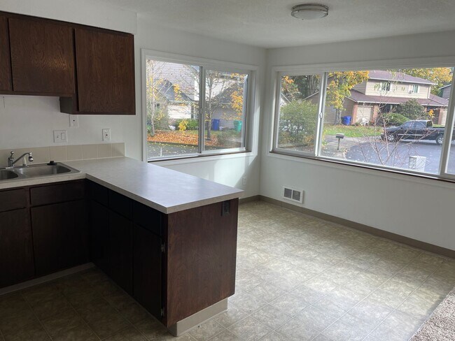 Building Photo - KellyCreek03