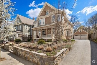 Building Photo - 52 Hillsdale Rd