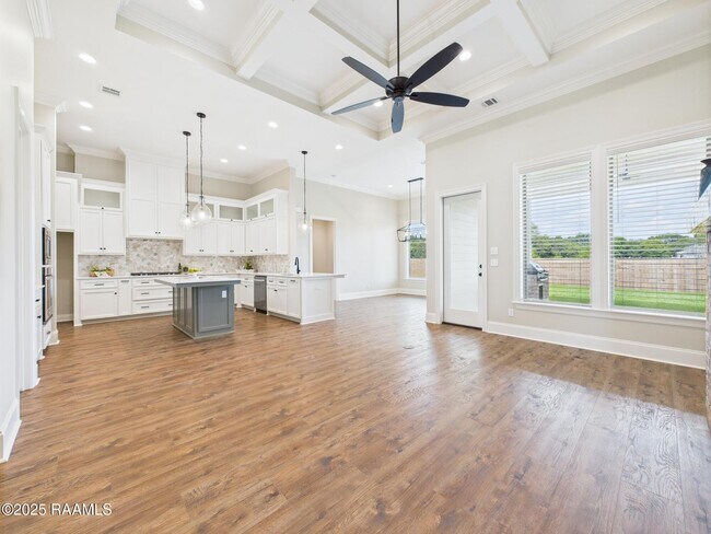 Building Photo - 104 Carriage Lakes Dr