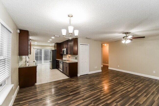 Foto del edificio - 108 E Manson Rd