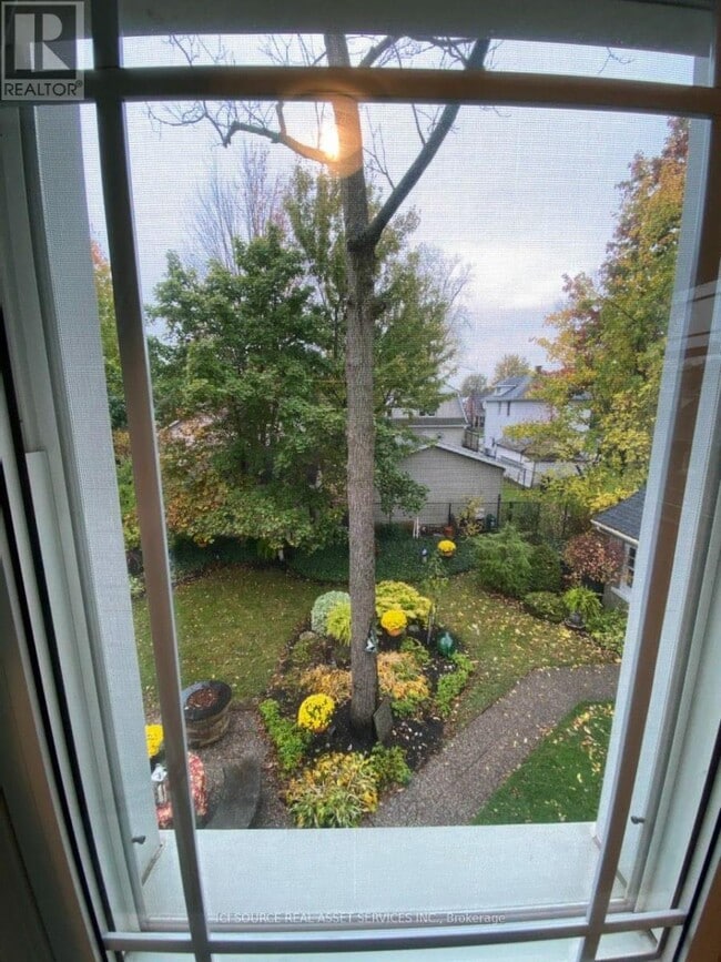 Building Photo - 206 Kent St