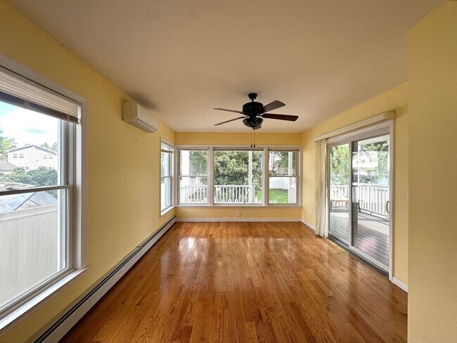 Foto del edificio - 4 bedrooms, 3.5 bathrooms