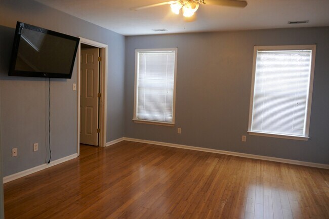 Building Photo - 4015 Bowdens Ferry Rd