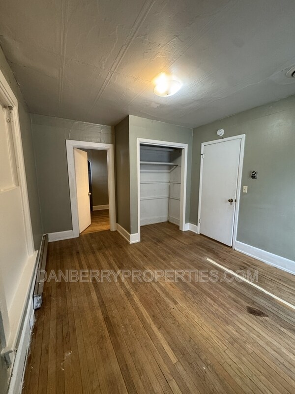 Foto del edificio - 915 N Main St