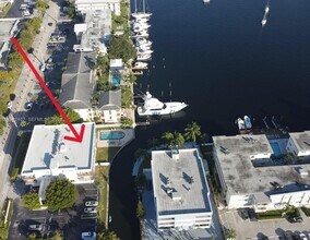 Building Photo - 1900 Diana Dr