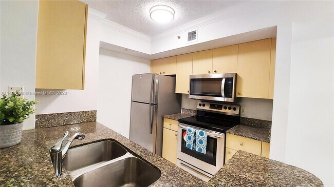 Foto del edificio - 2457 Centergate Dr