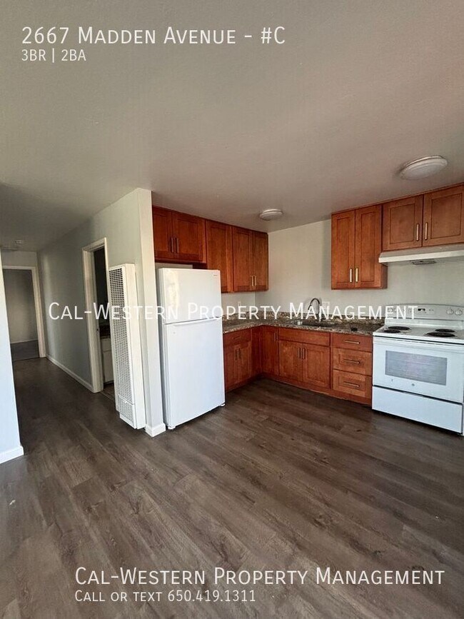 Foto del edificio - 3 Bedroom/2 Bath 1st floor Apartment Home ...