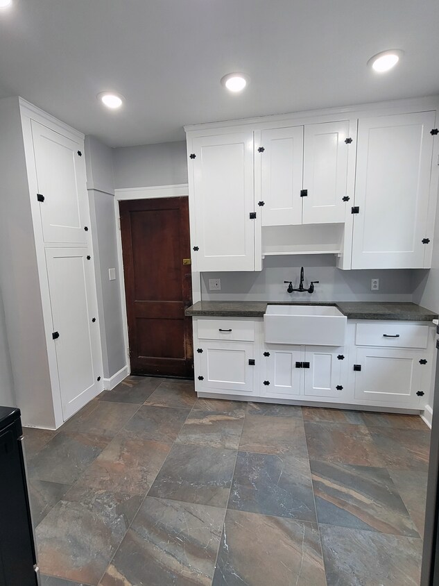 Kitchen - 3425 W 130th St