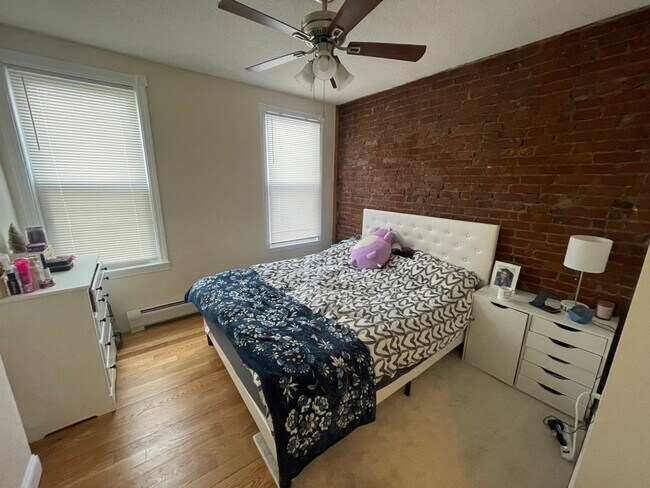 Building Photo - 9/1 Nicely updated 2BR w/heat included, ex...