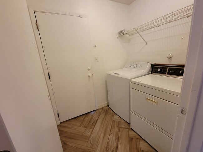 Building Photo - 1551 Fox Hill Pl SW