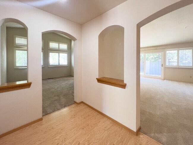 Building Photo - Beautiful Single Level Three Bedroom North...