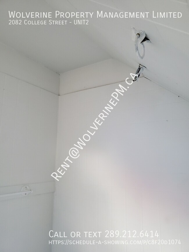 Photo du bâtiment - Near the center of town but also on the ed...