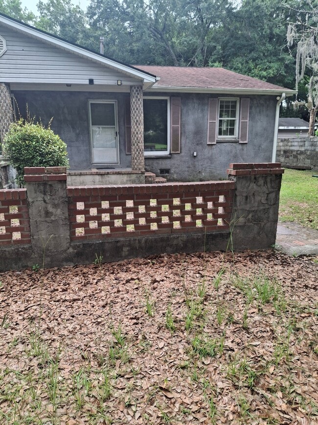 Building Photo - 1697 Savage Rd