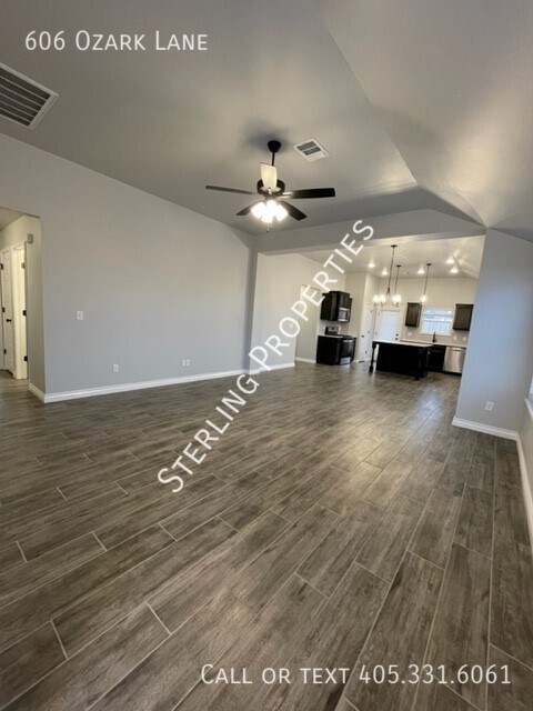 Foto del edificio - 606 Ozark Ln