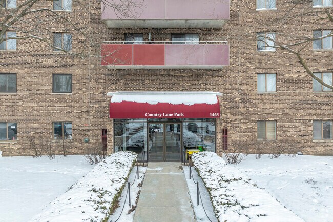Building Photo - Country Lane Park Condominiums
