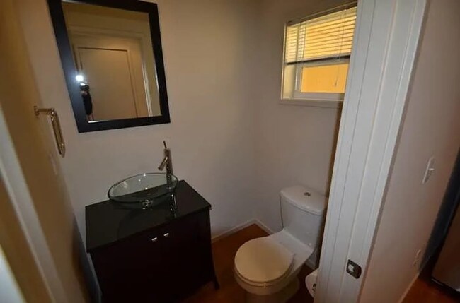 Building Photo - Two Bedroom, One and a Half Bath Townhome - Right Next to Fairmount Park