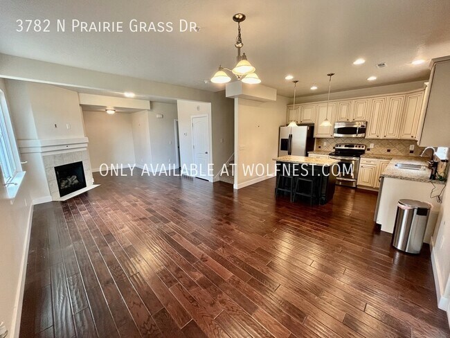 Building Photo - Beautiful 3 Bedroom Lehi Townhome! No Depo...