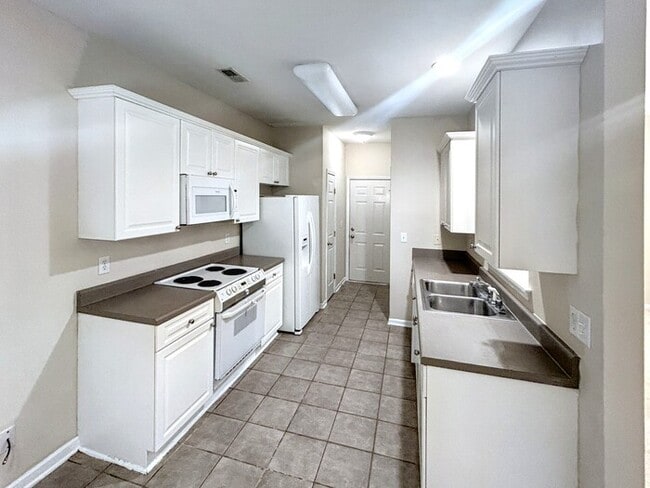 Foto del edificio - 125 Oxmoor Dr