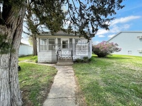 Building Photo - 509 E 1st Ave