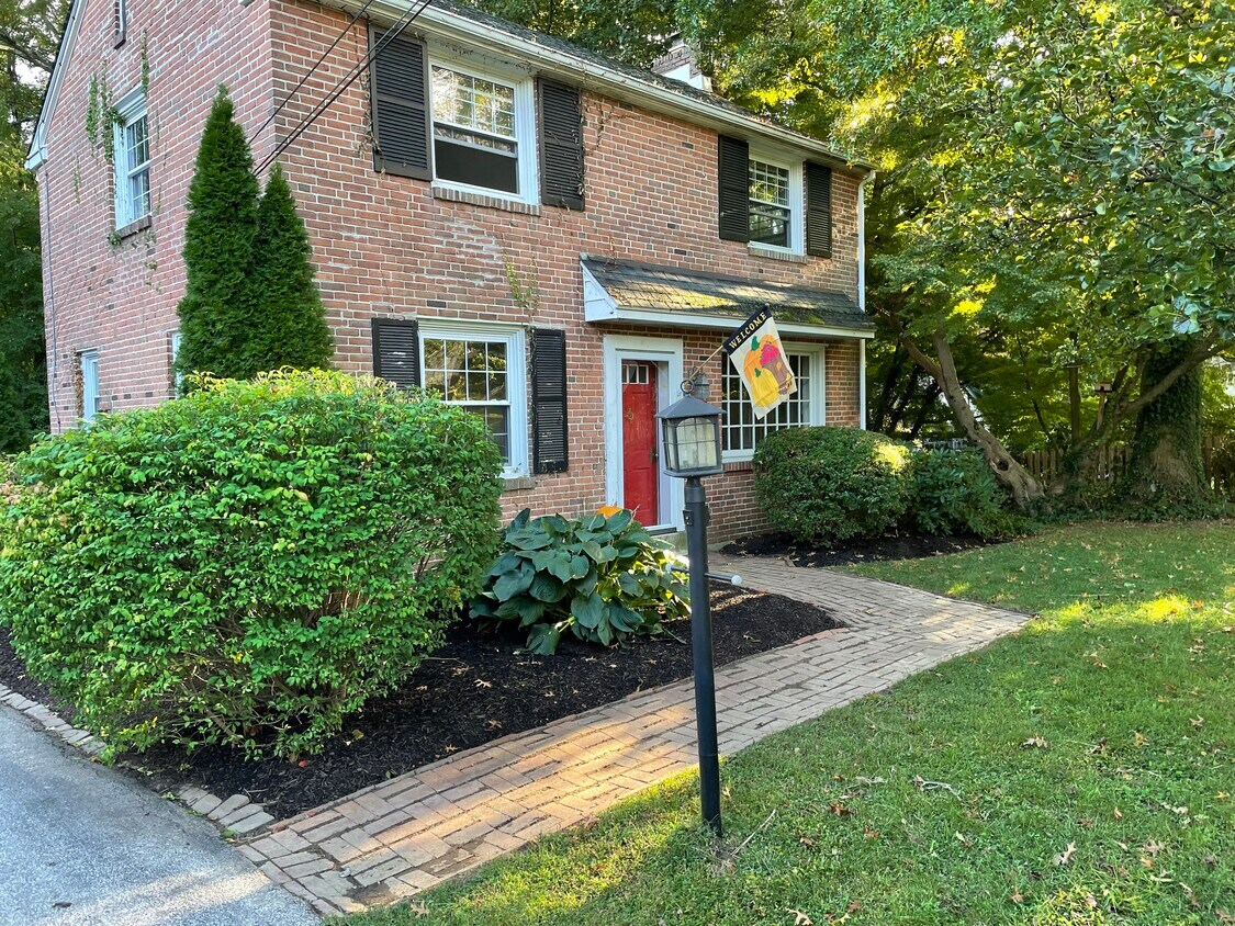 Foto principal - 718 Pine Ridge Rd