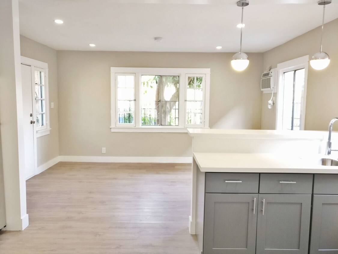 Foto principal - 4730 St Charles Pl