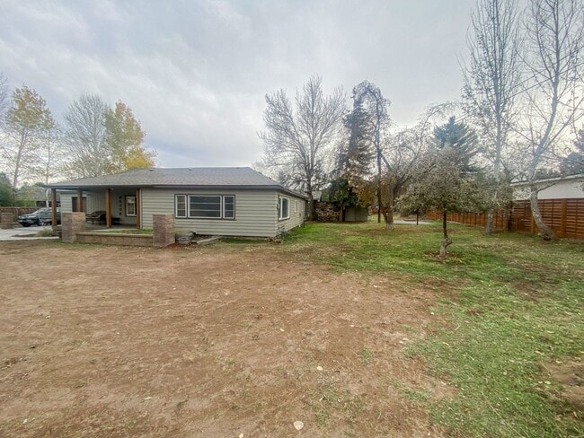 Building Photo - 61175 Ferguson Rd