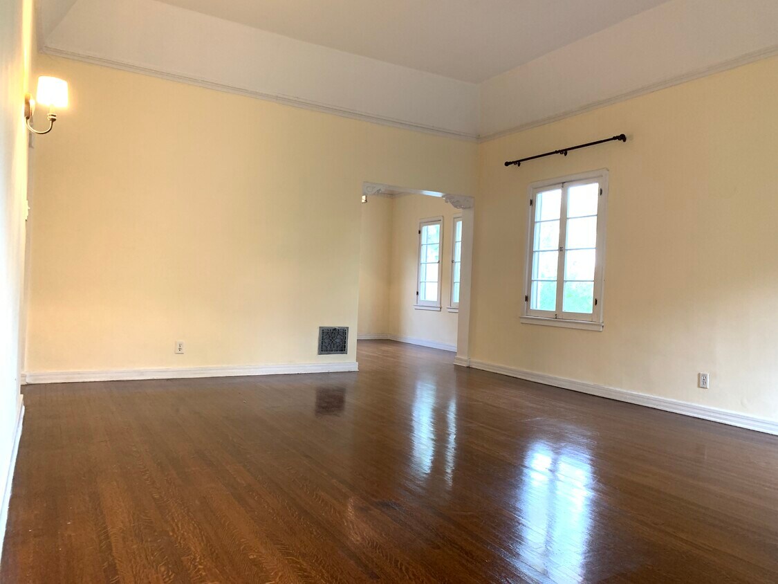 Primary Photo - 1239 S Crescent Heights Blvd