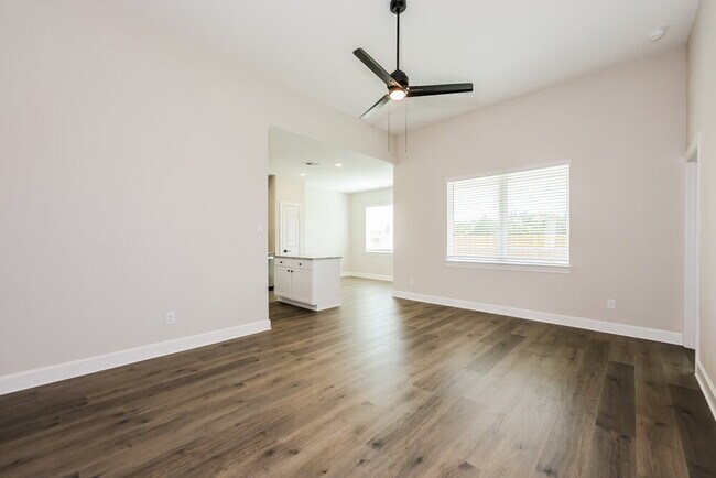 Foto del edificio - 345 Magnolia Blvd