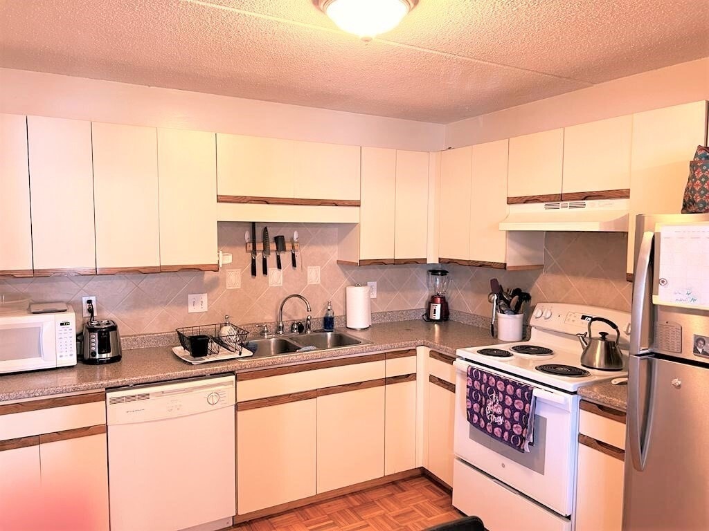 Primary Photo - 200 Cove Way