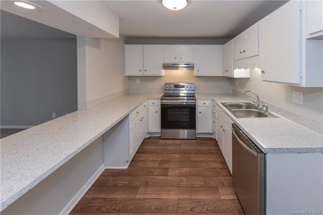 Foto del edificio - 700 Farmhurst Drive #F