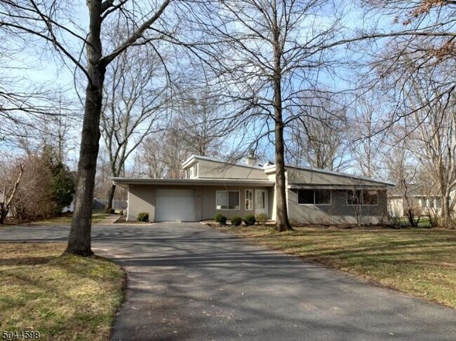 Building Photo - 150 Waverly Ave