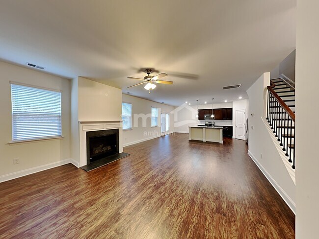 Foto del edificio - 214 McBee Place