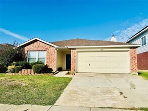 Building Photo - 2416 Rolling Ridge Dr