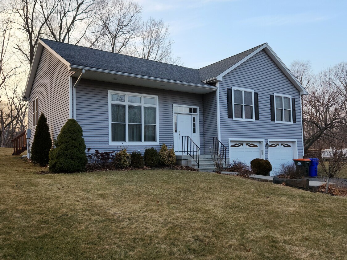 187 Hawks Nest Cir, Middletown, CT 06457 House Rental in Middletown