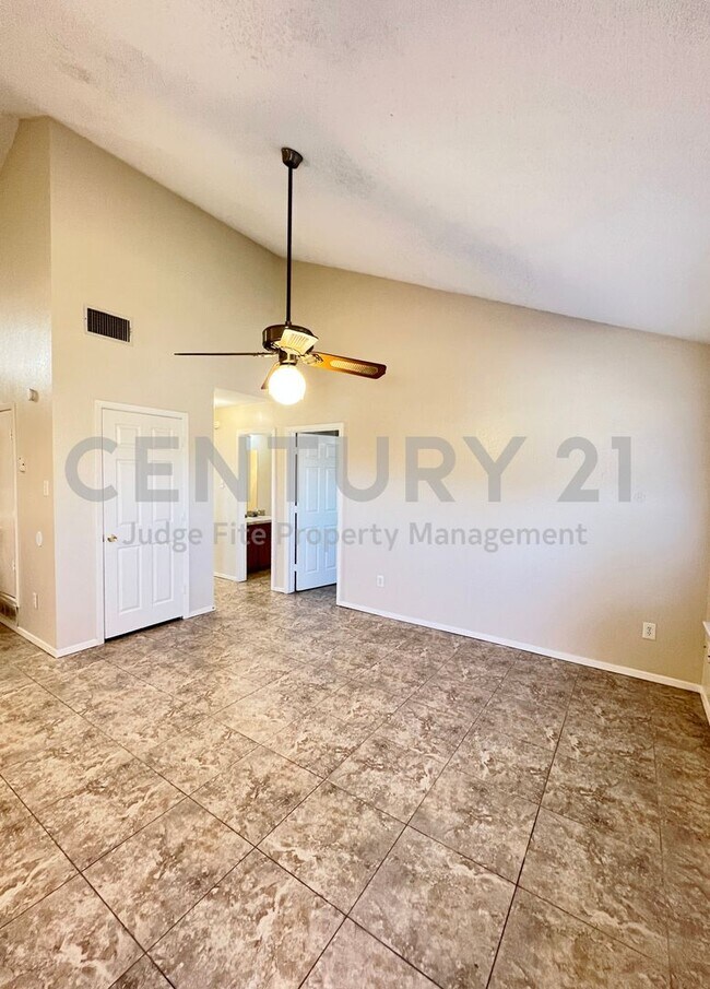 Foto del edificio - Adorable 2/1.5 Duplex in Weatherford For Rent!