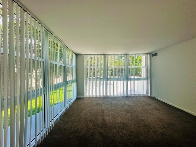 Building Photo - 2841 N Ocean Blvd