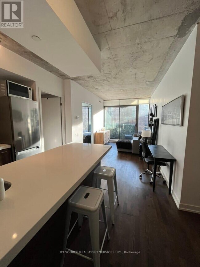 Photo du bâtiment - 461-461 Adelaide St W